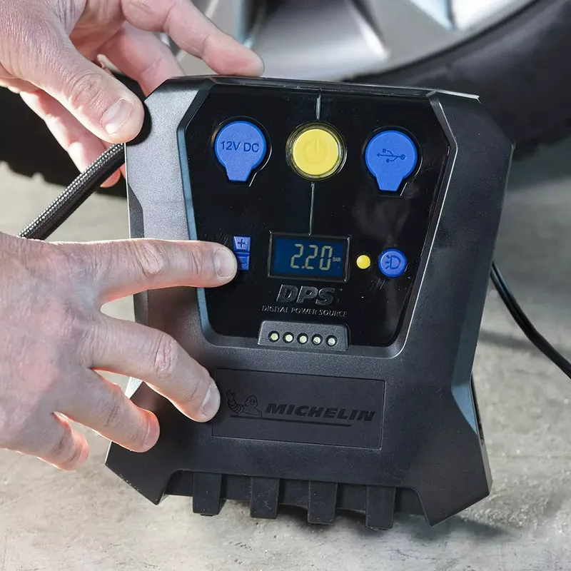 MICHELIN Digitaler Luftkompressor 12V fürs Auto (6 von 7)