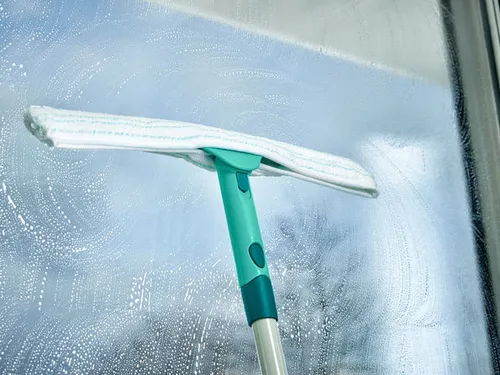 Leifheit Fensterabzieher Window Slider XL für Glas, mit Gummilippe und Aluminiumschiene, Breite 40 cm (7 von 9)