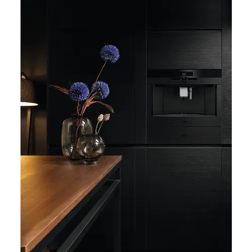 AEG KKK994500T Einbau Kaffeevollautomat Matt Black (8 von 8)