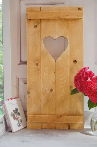 Rustikaler Landhaus Fensterladen ARVED mit Herz von Windschief Living