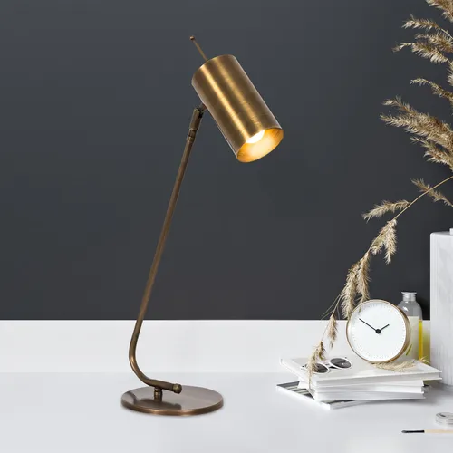 METAL BODY Tischlampe Y2203 – Stilvolle Schreibtischlampe - Elegante Schreibtischlampe mit robustem Metallkörper, ideal für jedes Arbeitsumfeld. Kompakte Größe von 8 x 26 cm sorgt für platzsparende Nutzung.