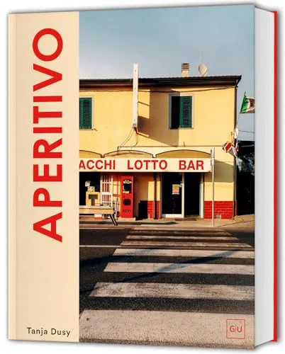 Aperitivo: Das große Buch der italienischen Cocktail-Kultur - Entdecken Sie die italienische Cocktail-Kultur mit authentischen Rezepten für Spritz und Negroni. Genießen Sie stimmungsvolle Geschichten und Fotos, die das Dolce Vita nach Hause bringen. Perfekt für Feierabende und besondere Anlässe!