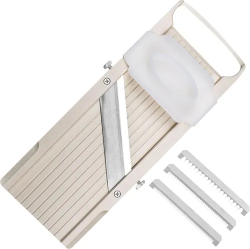 Benriner Super Standard Madoline Slicer - Gemüsehobel mit 4 japanischen Edelstahlklingen für präzises Schneiden von Gemüse und Salaten, inklusive Handschutz für sichere Nutzung.