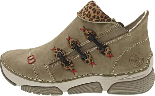 Rieker Stiefelette Beige - Wanderschuhe mit flexibler Laufsohle und schockabsorbierender Rieker Antistress Sohle. Die spezielle Passform bietet mehr Platz, während der praktische Innenreißverschluss und die gepolsterte Decksohle für Komfort sorgen.