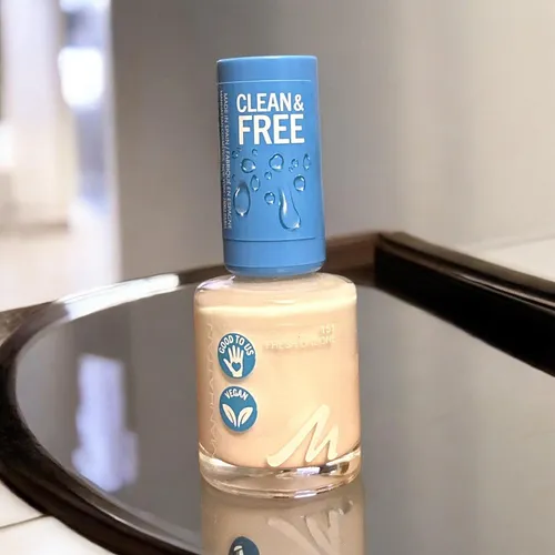 Manhattan Clean und Free Nail Polish, Fb. 151 Fresh Undone - Nagellack in kräftiger Farbe, atmungsaktiv und vegan. Hält bis zu 5 Tage und schützt die Nägel dank einer besonderen Formel mit Algen. Umweltfreundlich verpackt.