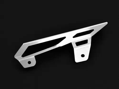 ZIEGER Kettenschutz für Suzuki TL 1000 S 1997-2000 - Schutzvorrichtung aus gebürstetem Edelstahl, einfach zu montieren mit vorgebohrten Löchern, ideal für Straßenmotorräder und sorgt für Langlebigkeit.