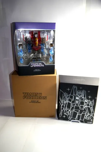 Super7 Transformers Ultimates Ghost of Starscream 18 cm Actionfigur - Spielfigur aus Super7's Ultimates Kollektion, ca. 18 cm groß und voll beweglich, inklusive Zubehör und Austauschteilen in einer Fensterbox.