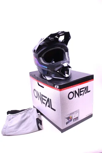 ONeal 1SRS RC S26 Motocrosshelm - Schwarz/Rot/Lila/Gelb - M - Motorradhelm mit robuster ABS-Außenschale, ideal für Sicherheit und Komfort beim Motocross. ECE 22.06 zertifiziert, bietet er optimale Belüftung und einen perfekten Sitz.