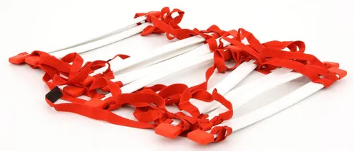 Betzold Fitnessmatte Koordinationsleiter rot-weiß - Ideal für Schule und Training: Diese 400 cm lange Koordinationsleiter in rot-weiß fördert die Geschicklichkeit und Beweglichkeit spielerisch.