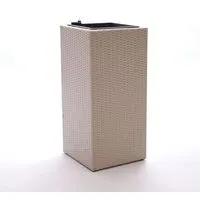 Elegant Einrichten Pflanzkübel Polyrattan Säule 30x30x55cm - Hochwertiger Pflanzkübel aus grau meliertem Polyrattan, ideal für Innen- und Außenbereich. Mit integriertem Bewässerungssystem und handgefertigter Qualität für langlebige Eleganz.