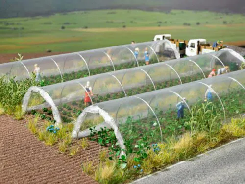 Busch 1399 Folientunnel 2 Stück mit Ackerboden Grundplatten Bausatz H0 Neu