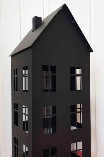 KUHEIGA Windlicht Haus schwarz 45cm - Elegante Laterne aus Metall - Windlichter aus Metall, Höhe 45cm, stilvolles Design für eine gemütliche Atmosphäre im Innen- und Außenbereich.