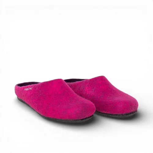 Magicfelt Hausschuhe 709 für Damen & Herren - 100% Merino-Wolle in Magenta - Hausschuhe aus 100% mulesing-freier Merinowolle, handgefertigt in den Tiroler Alpen. Anatomisch geformte, rutschfeste Sohle für perfekten Tragekomfort und gesundes Fußklima.