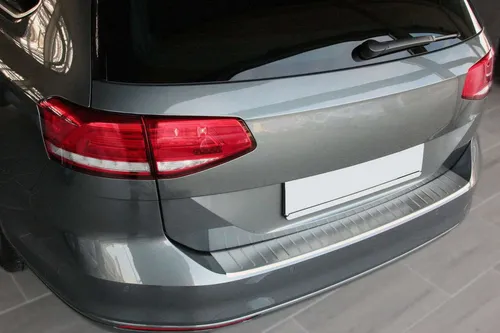Ladekantenschutz Edelstahl für VW Passat B8 Variant | Alltrack ab 2014 - Stoßstangeneinlagen & -abdeckungen, selbstklebend und rostfrei für dauerhaften Schutz der Ladekante mit edler matt gebürsteter Oberfläche.