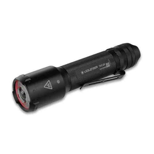 Ledlenser TAC6R Taktische Taschenlampe - Wiederaufladbar, 2000lm, IP68 - Kompakte, robuste Taschenlampe mit 2000 Lumen und 6 Modi, ideal für den professionellen Einsatz. Mit USB-C-Akku, bis zu 370m Leuchtweite und einer Fallhöhe von 2m, perfekt für Polizei, Jagd und Sicherheit.