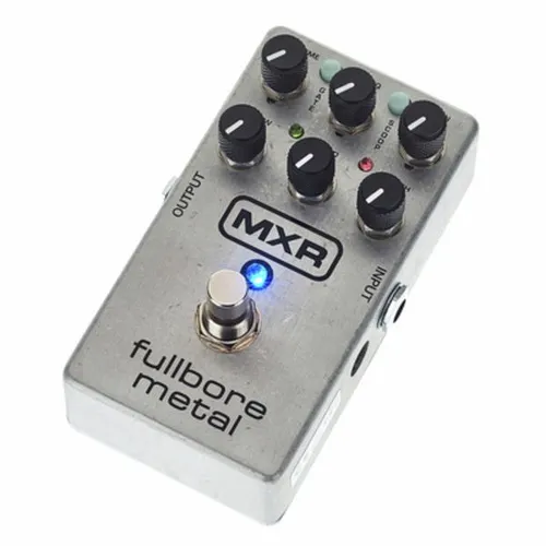 Dunlop MXR Fullbore Metal Effektpedal - Kategorie: Gitarren-Effektgeräte. 3-Band-Equalizer für individuelle Klanggestaltung, ideal für Metal-Gitarristen, die maximale Verzerrung und Flexibilität suchen.