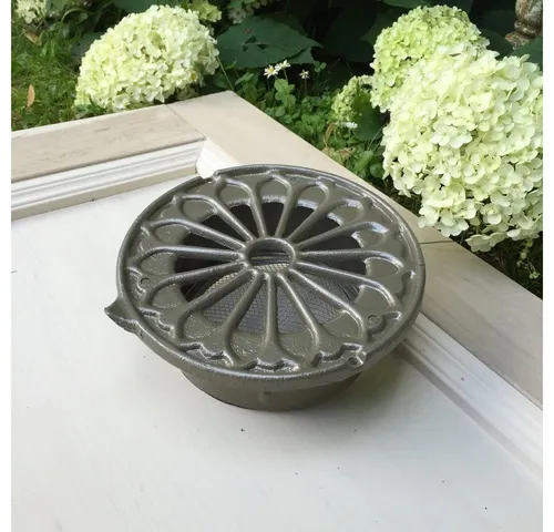 Antikas Wanddekoobjekt Luftgitter - Warmluftgitter mit Insektengitter - Elegantes Luftgitter aus Aluminium für antik eingerichtete Räume. Ideal für historische Häuser, bietet es eine ansprechende Optik und praktische Belüftung. Inklusive Montageschrauben für einfache Installation.