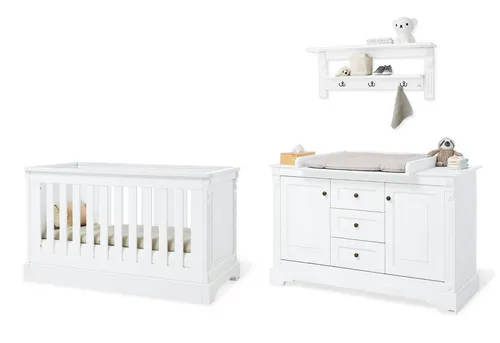 Pinolino® Babymöbel-Set „Emilia” - 3-tlg. inkl. Wandregal - Hochwertiges 3-teiliges Babymöbel-Set, inklusive extrabreiter Wickelkommode mit Soft-Close und abnehmbarem Wickelaufsatz, ideal für modernes Kinderzimmer.