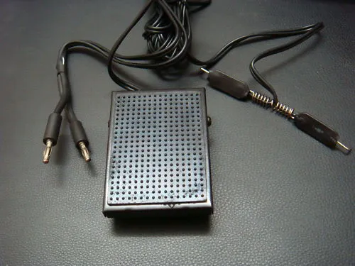 TATTOO Fußschalter + Clipcord LABOR Netzteil - INKgrafiX® Schwarz BANANENSTECKER