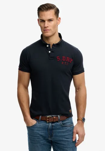 Superdry Herren Vintage Athletic Poloshirt Finster Marineblau L - Klassisches Poloshirt mit lockerer Passform - ideal für lässige Looks. Kurze Ärmel und charakteristische Superdry-Details machen es zum perfekten Begleiter für jeden Anlass.