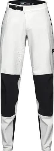 Fox Head Defend Pants Modell 2024 M - Lange Hosen, strapazierfähig und ideal für anspruchsvolles Mountainbiking, jetzt bei bike-components.de erhältlich.