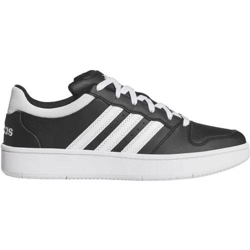 ADIDAS Herren Freizeitschuhe HOOPS CLASSIC - Moderne Freizeitschuhe im Basketball-Stil von adidas. Strapazierfähiges Synthetik-Obermaterial und atmungsaktives Mesh sorgen für Komfort. Die Gummiaußensohle bietet optimalen Grip – ideal für den Alltag und sportliche Aktivitäten.