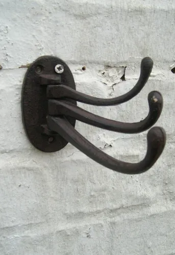 Schwenkbarer Dreifachhaken, Wandhaken Gusseisen braun Impressionen