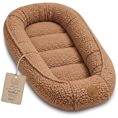 Babynestchen aus Boucle - Tragbares Kuschelnest für Neugeborene - Vielseitig einsetzbares Babynestchen für Babybetten und unterwegs. Hergestellt aus weichem, atmungsaktivem Boucle-Stoff, sorgt es für ein angenehmes Gefühl auf der empfindlichen Babyhaut. Waschbar bei 30 Grad für einfache Pflege.