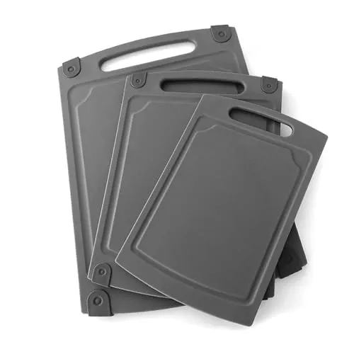 Coolinato Schneidebrett Kunststoff Grau 3er Set S/M/L - Hackbretter in 3 Größen, antibakteriell und rutschfest für sichere Zubereitung – ideal für hygienische Trennung von Lebensmitteln und spülmaschinenfest für einfache Reinigung.