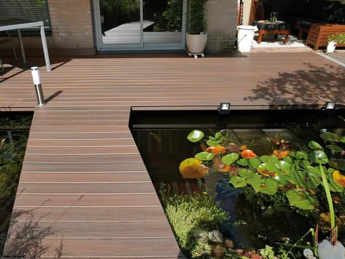 Fiberon Acorn Brown 140x24 mm Terrassendiele WPC, Massivprofil R12 - Hochwertige WPC Terrassendiele in Acorn Brown für eine langlebige und pflegeleichte Terrasse. Rutschfest und splitterfrei, ideal für den Außenbereich.