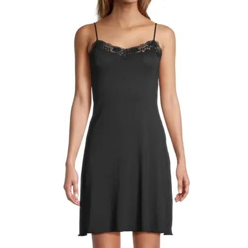 Nina von C. in schwarz von Nina von C.