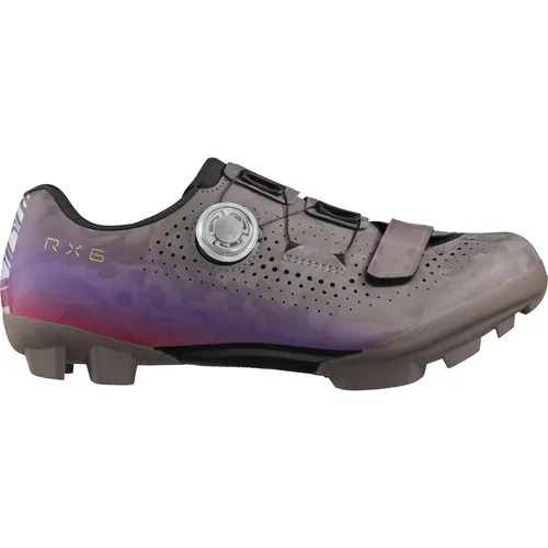 Shimano Gravel-Fahrradschuhe RX600W, lila - Hochwertige Fahrradschuhe für Gravel-Fahrer, mit carbonverstärkter Sohle für maximale Steifigkeit und Komfort, ideal für lange Fahrten und Abstecher abseits des Asphalts.