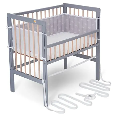 FabiMax Baby Beistellbett für Boxspringbett, TÜV geprüft 2022, inkl. Matratze und Nestchen aus Netzstoff, Buche massiv grau/Natur, Comfort/weiße Sterne auf grau