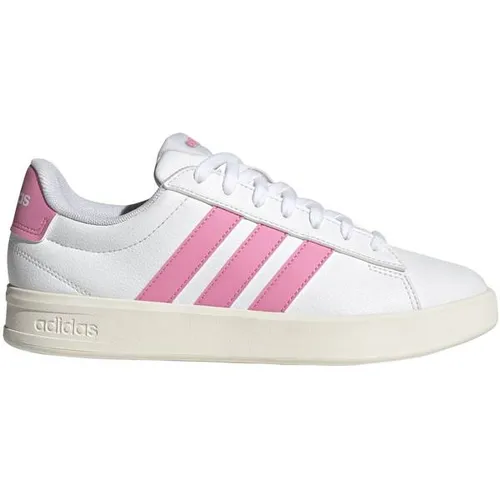 ADIDAS Damen Freizeitschuhe GRAND COURT 3.0 - Klassische Freizeitschuhe mit moderner Cloudfoam-Dämpfung für hohen Komfort. Ideal für Alltag und Freizeitaktivitäten, bieten diese Schuhe Stil und Strapazierfähigkeit.