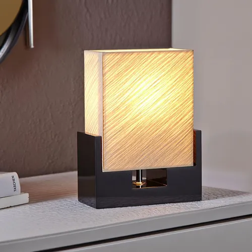 Kompakte Beistelllampe mit Papier-Schirm