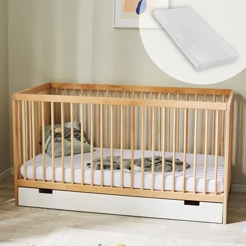 Kids Collective Babybett 70x140 cm mit Schublade & Matratze - Gitterbett in natur, höhenverstellbar und mit praktischer Schublade für mehr Ordnung. Punktelastische Matratze für besten Schlafkomfort von Geburt bis 6 Jahre.