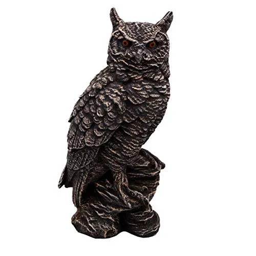 Gartenfigur Eule Uhu mit Gefieder, H. 41 cm - Gartendekoparadies.de - Figuren - Geheimnisvolle Eule aus Stein mit detailliertem Gefieder, ideal für den Garten oder als dekorativer Blickfang auf einem Pfosten.