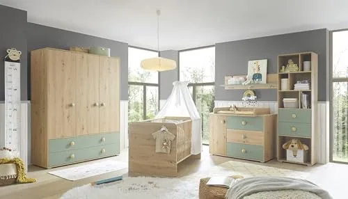 Babyzimmer-Komplettset >Birta< Kleiderschrank 153,8x200x58,2cm, Babybett 78x90x143cm, Wickelkommode 120x99,3x77,6cm, Wandboard 120x30x25,5cm, Regal 60x200x38,2cm, Artisan Eiche Dekor / Salbei.
