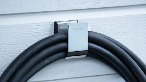 Easee Wandhalterung U-Hook 90104 rot für Elektroauto-Ladekabel