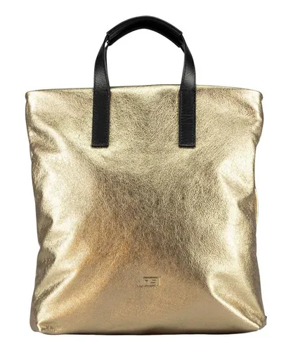 Jost Rucksack Stella goldfarben - Stylischer Rucksack aus weichem, genarbtem Nappaleder mit Metallic-Effekt. Ideal für den Alltag, bietet Platz für alles Wichtige und ist gleichzeitig umweltfreundlich dank recyceltem Polyester.