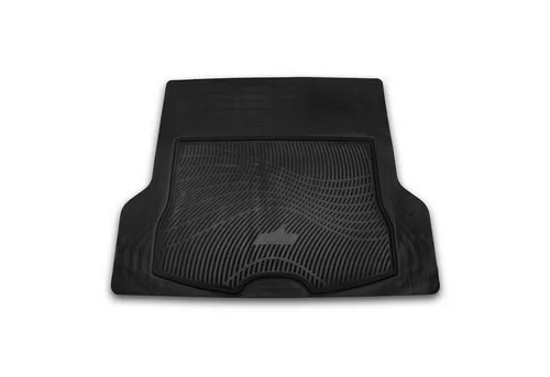 OMAC Kofferraummatte Antirutschmatte Schwarz - Praktische Kofferraummatte in Schwarz, wasserfest und hitze- sowie kältebeständig. Ideal zum Schutz Ihres Kofferraums und leicht zu reinigen. Maße: 75 x 31 cm.