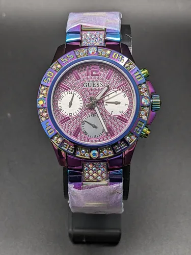 Guess Quarzuhr Majesty - Damenuhr mit analoger Anzeige, wasserdicht bis 5 bar und edlem Edelstahl-Gehäuse. Ein stilvolles Accessoire für jeden Anlass.