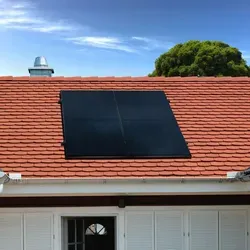 Watt Biberschwanzdach Komplettset Bifazial Premium 900 - Premium Balkonkraftwerk mit 900 W und bifazialen Solarmodulen für bis zu 30 % Mehrertrag. Inklusive robustem Hoymiles Wechselrichter mit WLAN und IP67-Schutz für höchste Effizienz und Langlebigkeit.