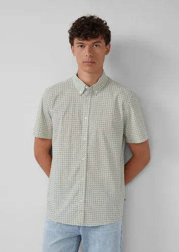 s.Oliver Kurzarmhemd Hemd - Luftiges Kurzarmhemd im Regular Fit aus hochwertigem Baumwollstretch. Ideal für lässige Anlässe, mit klassischem Button-Down-Kragen und modernem All-over-Muster. Ein Must-Have für stilvolle Freizeit-Outfits!','category':'Anzüge & Hosenanzüge