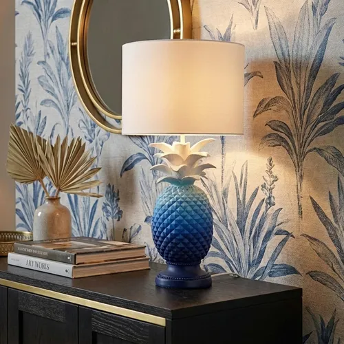riess-ambiente Tischleuchte PINEAPPLE 50cm – Fruchtiges Ananas-Design in Blau/Weiß - Stilvolle Tischleuchte im Ananas-Design mit hellem Stoffschirm für eine warme Licht-Atmosphäre. Ideal für Sideboards und elegante Wohnstile.