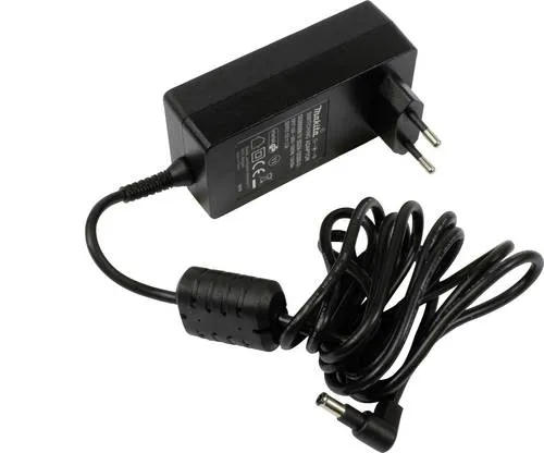 Makita Netzteil SE00000679 für Baustellenradio DMR114, DMR115, MR004G, MR007G - Universalladegerät für Baustellenradio, mit 30 W Ausgangsleistung und breitem Eingangsspannungsbereich von 100-240 V, ideal für zuverlässige Stromversorgung unterwegs.