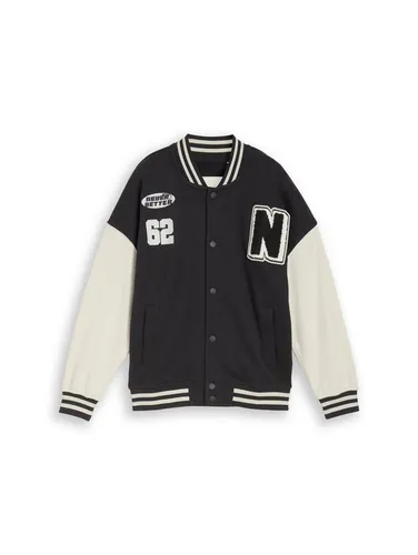 TOM TAILOR Kinder College-Sweatjacke Oversized Fit - Modische College-Sweatjacke im Oversized Fit mit stylischem Brustprint und praktischen Eingriffstaschen. Ideal für lässige Looks und hohen Tragekomfort. Pflegeleicht bei 30°C Feinwäsche.