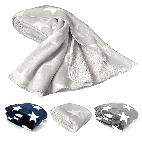 heimtexland ® Dicke Kuscheldecke Sterne Soft Flanell Sherpa Wohndecke warm 150x200 XL Winterdecke Typ855 Hellgrau