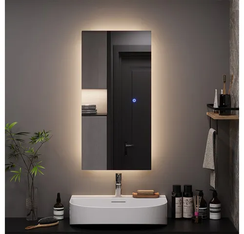 Vicco Badezimmerspiegel Miral, 40 x 80 cm mit Backlight - Badezimmer Wandspiegel mit integrierter LED-Beleuchtung für perfektes Make-up. Stilvolles Design aus pflegeleichtem, gehärtetem Glas – ideal für jedes moderne Badezimmer.