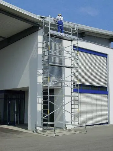 Fahrgerüst mit 10,5m Arbeitshöhe - Gerüste für professionelles Arbeiten in der Höhe, mit stabiler Plattform von 750 x 2450mm für maximale Sicherheit und Flexibilität.